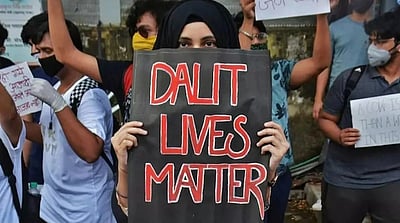 கோவில் விழாவில் டிரம்ஸ் வாசிக்க மறுப்பு: தலித்துகளை ஊரைவிட்டு ஒதுக்கிவைத்த கிராமம்!